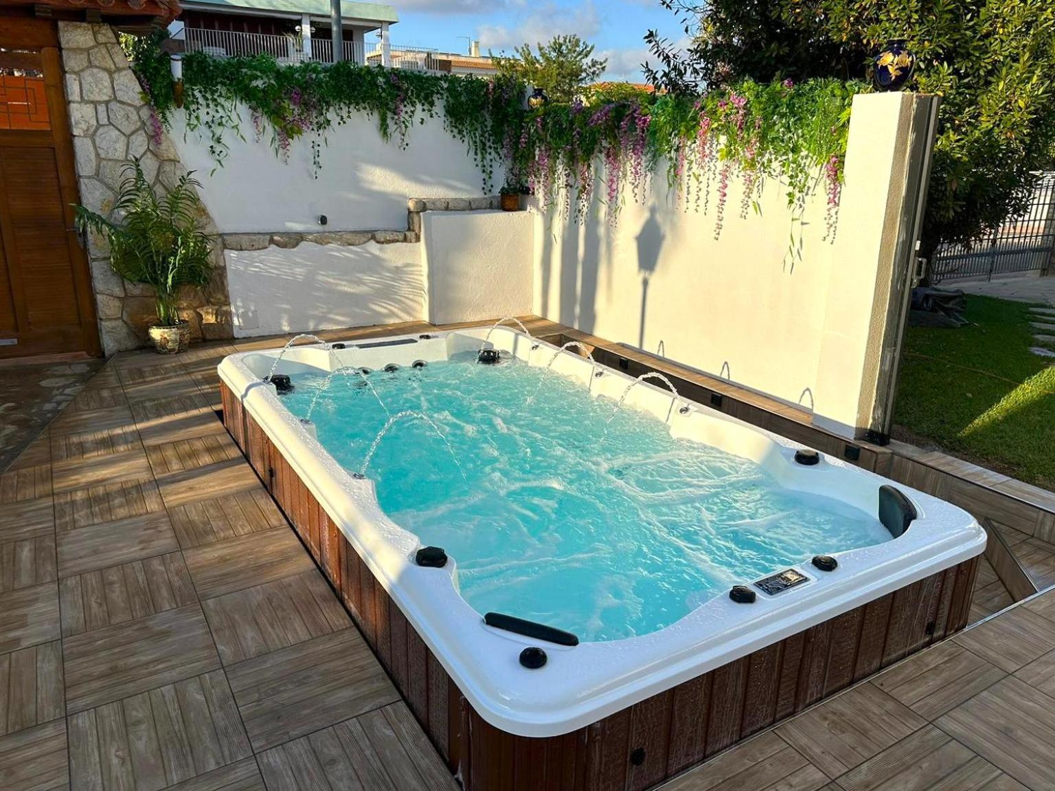Villa Sitges El Ranch Amaizing Outdoor Areas Beaches At 5 Minutes Walk Sitges At 15 Min Drive Ac Pool Jacuzzi & Garden Xxl Калафелл Экстерьер фото